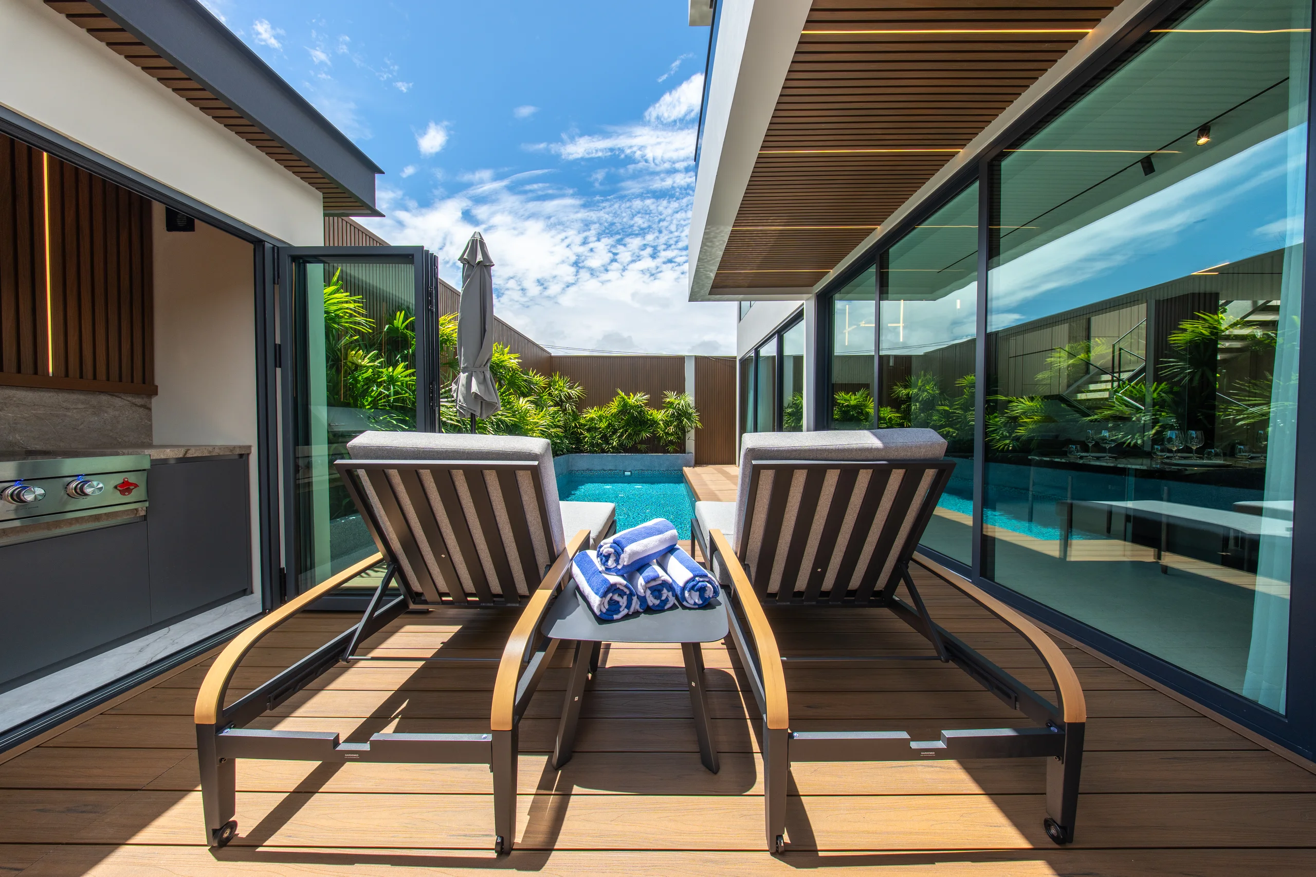 Pool & Outdoor